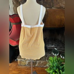 Old Navy woman sleeveless shirt